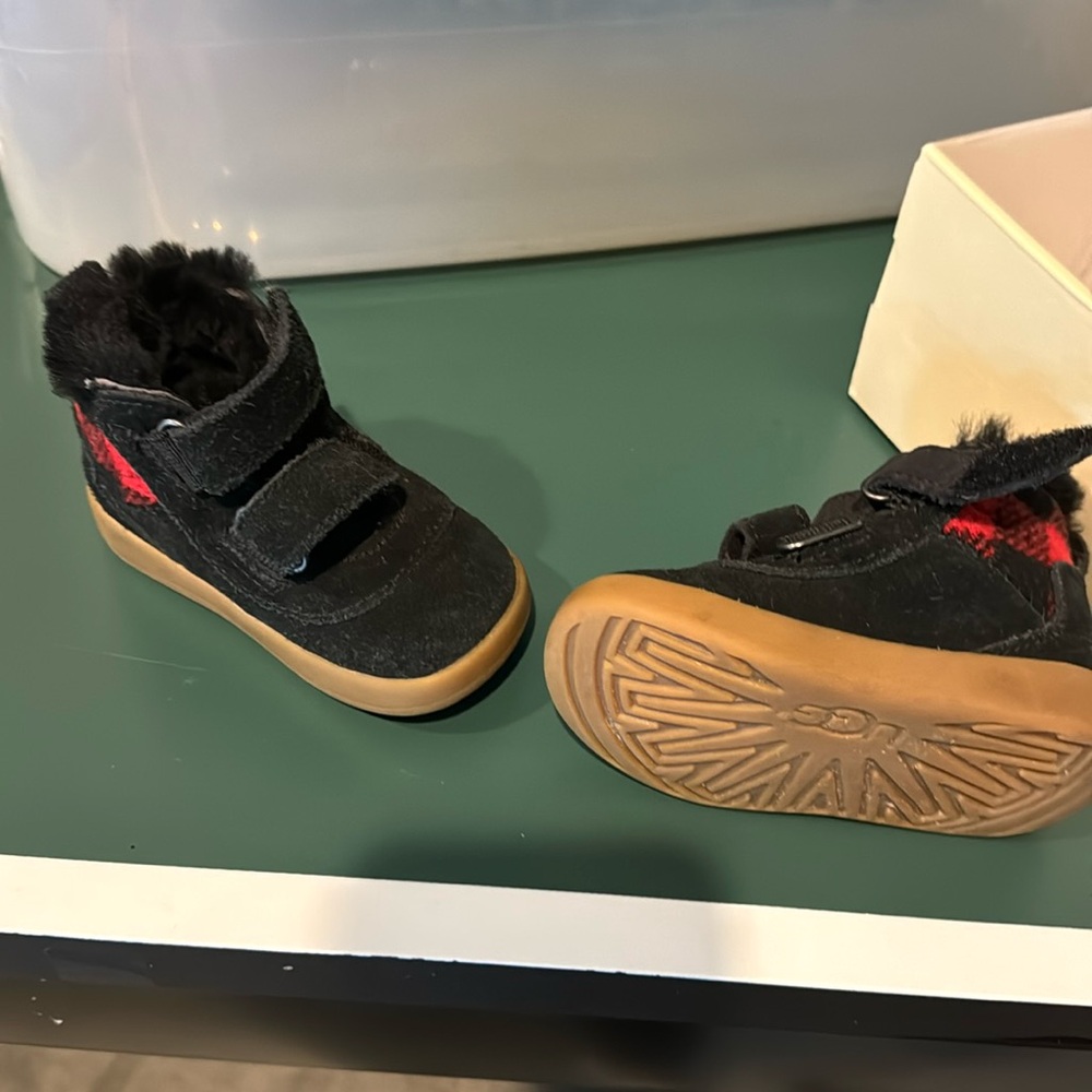 Velcro.  Uggs